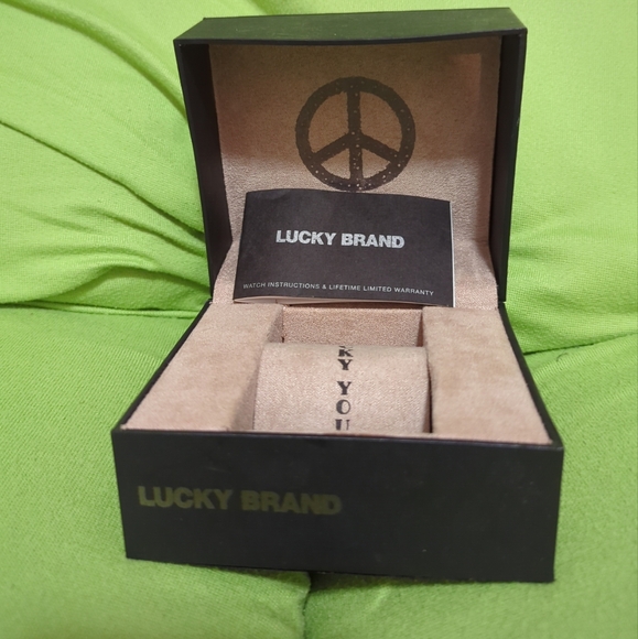 LUCKY BRAND Women's Gold Flower Horseshoe Shape Watch With Book & Black Box - Picture 14 of 16